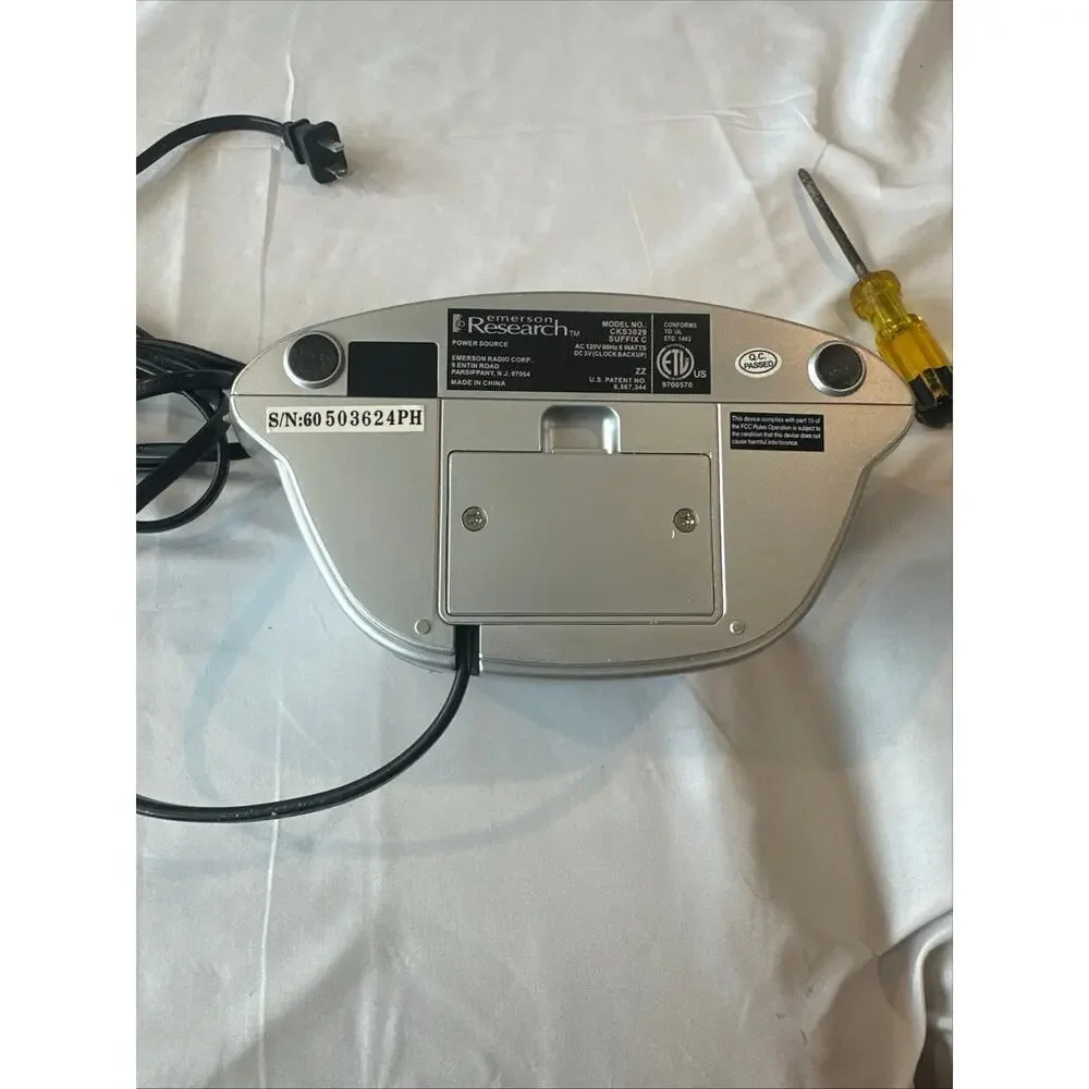 Emerson research, dual alarm clock radio